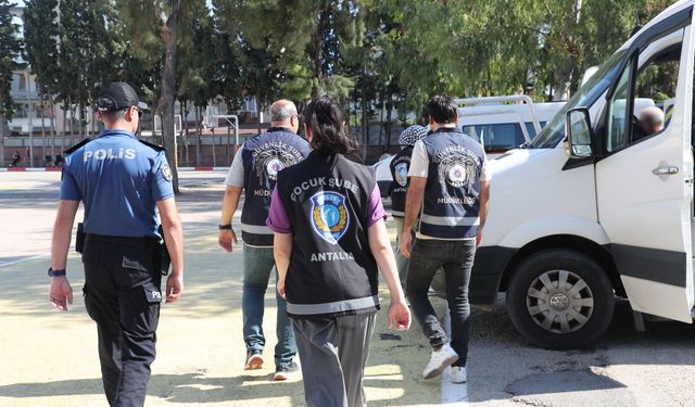 Alanya’da Rüşvet ve Kaçakçılık Çetesine Darbe: 5 Tutuklama