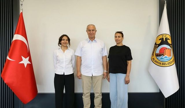 Bir Öğrenciden Bir Doktora Yolculuk: Özçelik’ten Duygusal Paylaşım