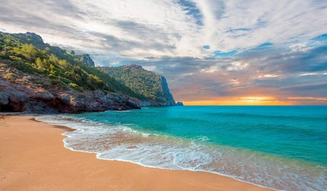 Alanya’da güneşlenirken fenalaştı, kurtarılamadı
