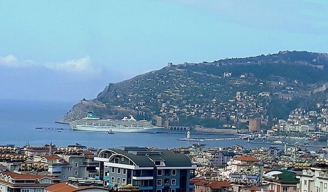 Gemiler Limana, Dolarlar Çarşıya: Alanya’da Tatil Değil Ekonomik Bayram!