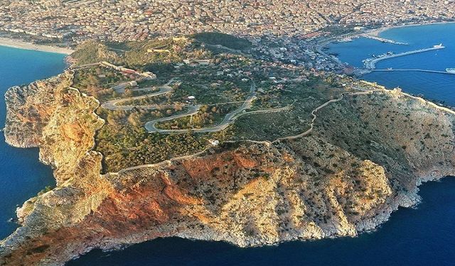 Müze Müdürü Dertli: “Kale Dimdik, Ziyaretçi Yok!”