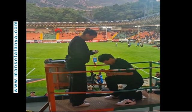 Tribünde Sürpriz Teklif: “Evet” Çığlığıyla Başlayan Maç!