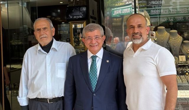 Davutoğlu’na Alanya’da Tarihi Dokunuş: Babasının Çalıştığı Dükkânları Gördü