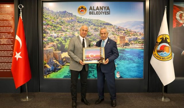 Alanyalı Arınç’tan Akrabası Başkan Özçelik’e Sürpriz Ziyaret