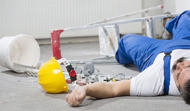 Demiştaş'ta inşaatta beton merdiven çöktü: 22 yaşındaki işçi yaralandı