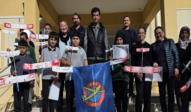 Öğrenciler model uçak ile tanıştı