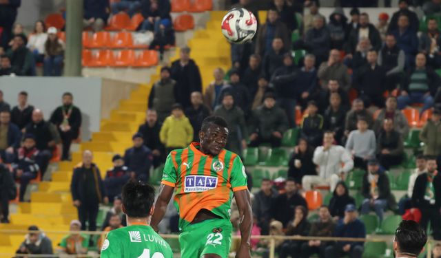 Akdeniz Derbisi’nde Gol Sesi Çıkmadı! Alanya’da Sessiz Gece • Komşular Çarpıştı, Kazanan Çık