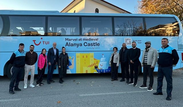 Bu Araçlar Yolcu Taşımıyor, Alanya’yı Taşıyor. TUI Alanya’yı Giydirdi, Akdeniz Yollara Düştü