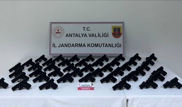Jandarmadan Nokta Operasyon: Glock’larla Yakalandı