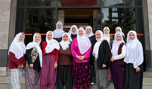 AK Parti Alanya Kadın Kolları Beyaz Başörtüleriyle Konuştu