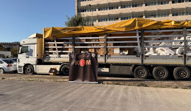 Tır Dorsesinde 7 Milyon 440 Bin Kaçak Makaron Ele Geçirildi