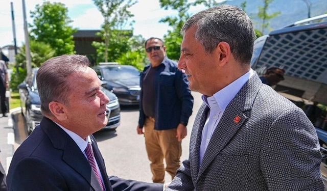 Muhittin Böcek’ten Özgür Özel’e Mesaj İddiası: “Durumu Yeniden Değerlendiririm”