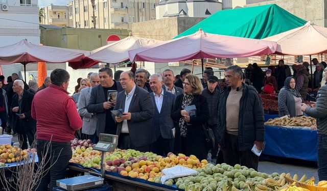 Domates 40 Lira, Siyaset Bedava: İYİ Parti Pazarda!