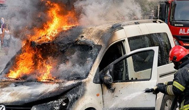 Alanya’da Araç Yangını! Mahalleli Sokağa Döküldü