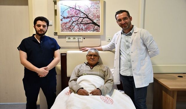 Alanya'da Tıp mucizesi. Torbasız kanser ameliyat başarıyla yapıldı. 2 santimetrelik risk!