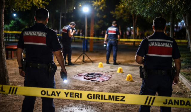 Parkta Tartışma Bıçaklı Kavgaya Döndü: 16 Yaşındaki Şüpheli Tutuklandı