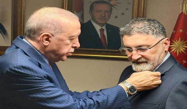 Kumbul’a Rozeti Erdoğan Taktı! Serik’te Tarihi An”