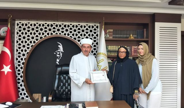 Alanya’ya Tatile Gelen Alman Kadın İslam’ı Seçti