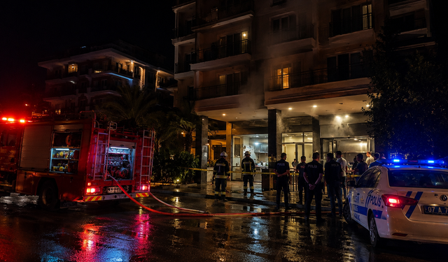 Saray Mahallesi’nde Otel Yangını! Mutfaktan Yükselen Duman Paniğe Neden Oldu