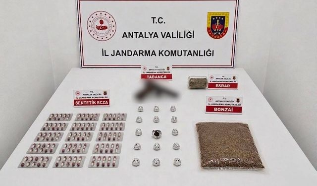 Jandarma Baskınında Uyuşturucu, Hap ve Silah Bulundu