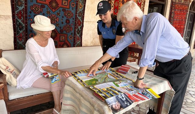 Alanya Emniyeti Sahada: Turistlere 4 Dilde Bilgilendirme