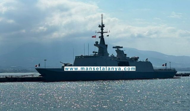 Fransız Savaş Gemisi Alanya Limanı'nda Demirledi