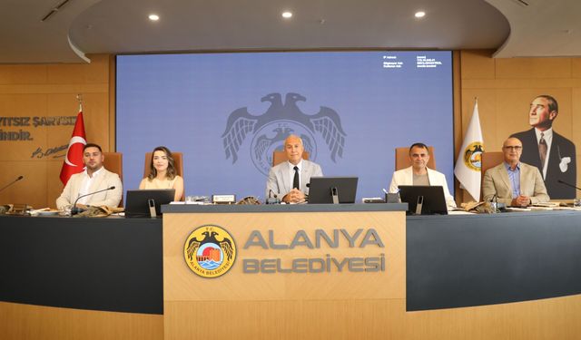 Alanya Belediye Meclisi’nde yoğun gündem: Başkan Özçelik’ten dikkat çeken açıklamalar