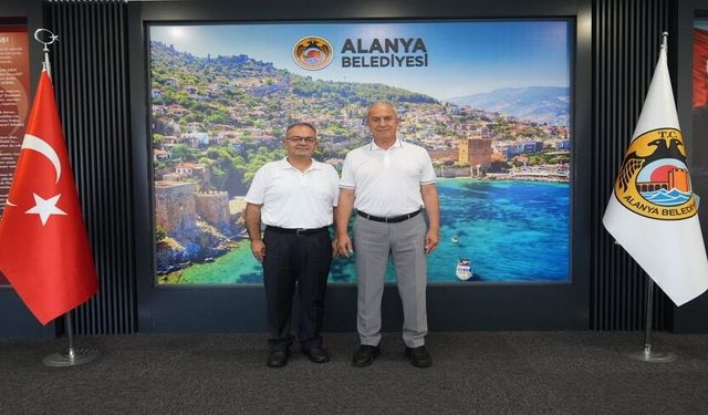Tuna “Adayım” Demiyor, Ama Mesaiyi Sürdürüyor!