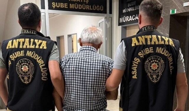 157 Yıl Hapis Cezası Bulunan Firari Dolandırıcı Antalya’da Yakalandı
