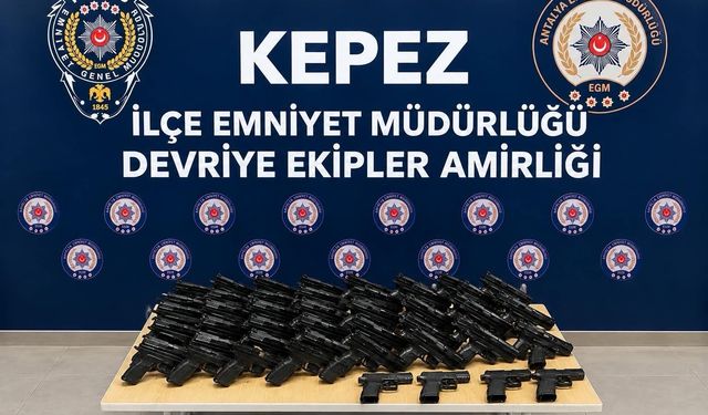 ANTALYA’DA SİLAH OPERASYONU! 31’İ EL YAPIMI 32 TABANCA ELE GEÇİRİLDİ