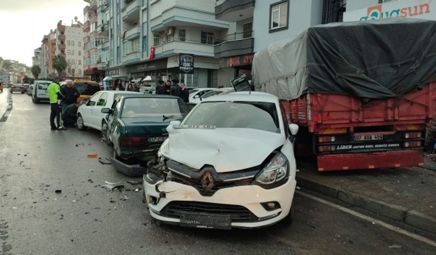 Olay, sabah saat 10.00 sıralarında çevre yolu üzerinde meydana geldi.