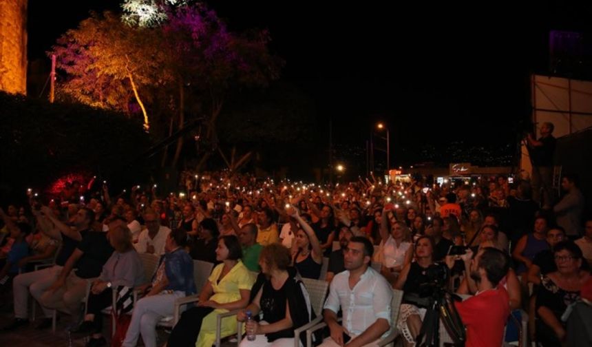 18. Alanya Uluslararası Caz Günleri tüm hızıyla sürüyor. 21 Eylül’de başlayan Caz Günleri 3. gününde de vatandaşlara unutulmaz bir akşam yaşattı.