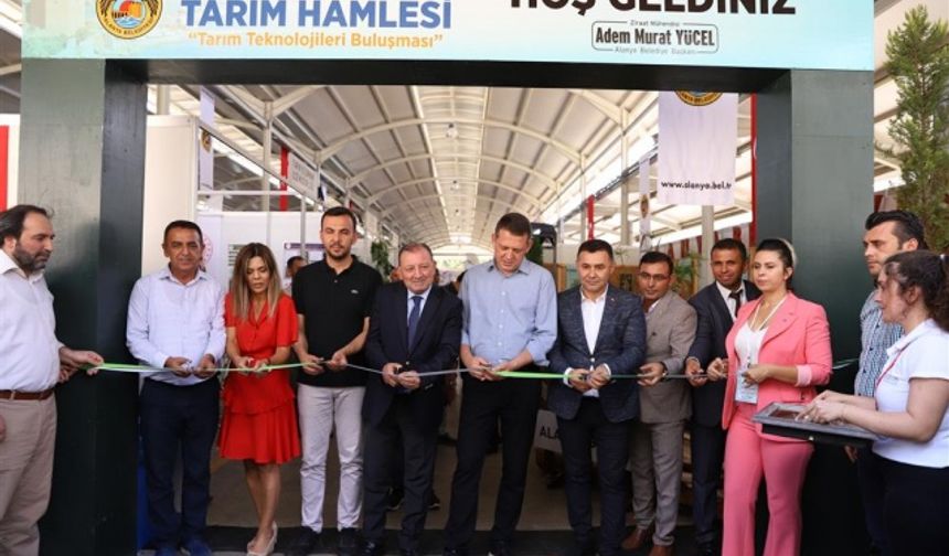 Alanya’da düzenlenen 1. Alanya Tarım Hamlesi çerçevesinde Tarım ve Teknolojileri Buluşma Fuarı bugün başladı. Yaklaşık 50 sektör temsilcisi firmanın stant açtığı fuar 6-7-8 Ekim tarihleri arasında Alanya Belediyesi Kapalı Salı Pazarı alanında ziyaretçilerini ağırlayacak.
