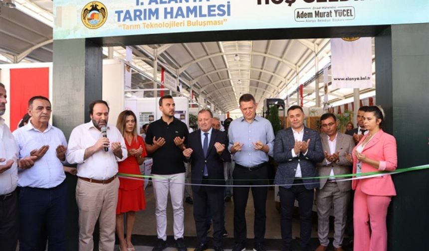 Tarım alanında gübreden fideye, güneş panellerinden traktör ve teknolojik yapılara kadar pek çok ürünün tanıtımının yapılacağı fuarın açılışına Alanya Kaymakamı Fatih Ürkmezer, Alanya Belediye Başkanı Adem Murat Yücel, Tarım İlçe Müdürü Mehmet Rüzgar, Alanya Ziraat Odası Başkanı Tahir Göktepe, Kırsal Alanı Destekleme Derneği Başkanı Mustafa Özen, siyasi parti temsilcileri, muhtarlar ve vatandaşlar katıldı.