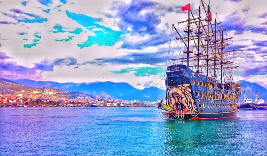 Akdeniz bölgesinin en büyük teknesi olan ve Türkler yat limanında her gün yüzlerce turisti deniz yolu ile Alanya&#039;yı tanıtan Big kral, turizmde yaptığı kaliteli hizmeti ile hakkını veriyor.
