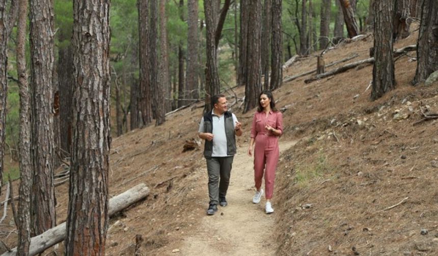 NTV’nin çekimlerine katılmak ve parkuru incelemek üzere Alanya Belediye Başkanı Adem Murat Yücel, Orman Genel Müdürlüğü Daire Başkanı Özgür Balcı, Alanya Belediye Başkan Yardımcıları Fevzi Alaettinoğlu ve Nazmi Yüksel, Antalya Orman Bölge Müdür Yardımcısı Mehmet Karabacak, Antalya Odun Dışı Ürünler Şube Müdürü Abdullah Yüksel, Alanya Orman İşletme Müdürü Yücel Sönmez, Alanya Orman İşletme Şefi Ali Kağan Yüksel ve Sapadere Muhtarı Hamit Baç bölgede bir araya geldiler. NTV’nin ekolojik turizm konulu programının çekim ekibi ve ünlü sunucusu Buse Yıldırım’da bölgede çekimlerini gerçekleştirdi.