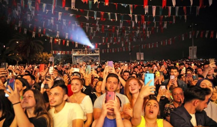 Cumhuriyetimizin 100. yılında Türk Cumhuriyetleri teması ile bu yıl 21.’si düzenlenen Alanya Uluslararası Turizm ve Sanat Festivali 2. gününde de muhteşem bir konsere ev sahipliği yaptı.
