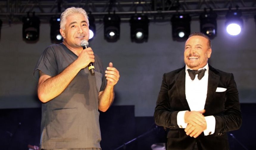 Sanatçı Cenk EREN Alanya Belediyesi tarafından organize edilen Sağlıkçılara vefa ve moral konserinde çok eğlenceli dakikalar yaşattı