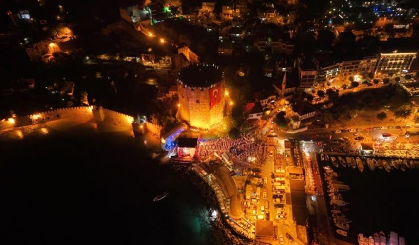 Alanya Belediyesi tarafından düzenlenen 18. Alanya Uluslararası Caz Günleri TRT İstanbul Radyosu Hafif Müzik ve Caz Orkestrası &amp; Sibel Köse konseri ile son buldu. 4 gün süren Caz Günleri’ne katılan herkese teşekkür eden Alanya Belediye Başkanı Adem Murat Yücel, “Gelecek yıl yeniden buluşmak dileğiyle.” dedi.
