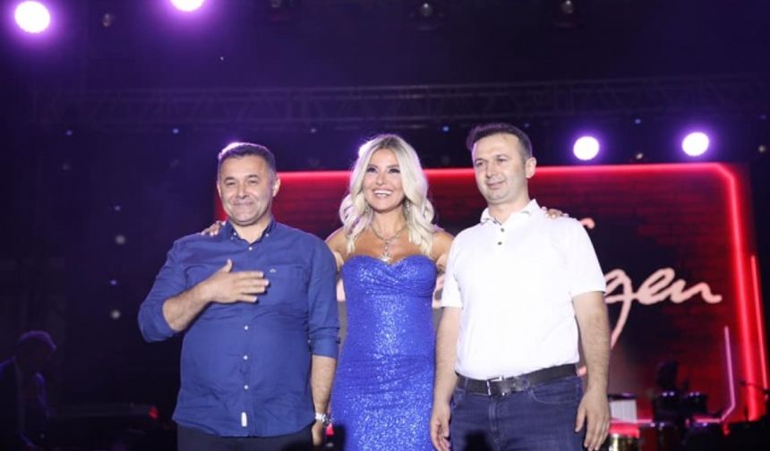 Alanya Belediye Başkanı Adem Murat Yücel , Gülben Ergen, Çamlıcalılar Derneği Başkanı Şeref Arslan