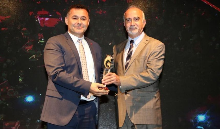 Alanya Belediye Başkanı Adem Murat Yücel, İstanbul Greenpark Otel’de düzenlenen Afet ve Acil Durum Yönetimi Zirvesi’ne onur konuğu olarak katıldı. Zirvede Alanya Belediyesi, En Başarılı Belediye dalında ödüle layık görüldü.