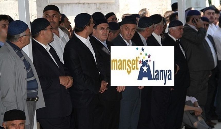 Burada kılınan cenaze namazının ardından da Arif Ahmet Denizolgun’un cenazesi binlerce kişi eşliğinde defnedilmek için Karacaahmet Mezarlığı’na götürüldü.