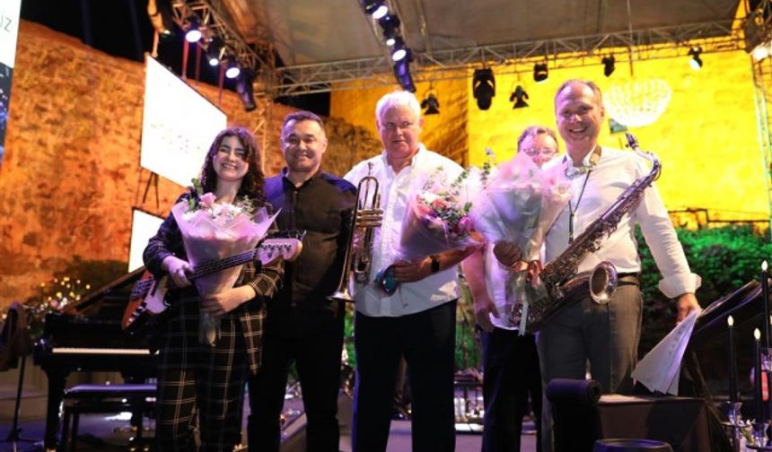İlk kez 2003 yılında düzenlenen ve bu yıl 17. kez kapılarını ziyaretçilerine açan festival, yerli ve yabancı binlerce kişinin akınına uğradı.
