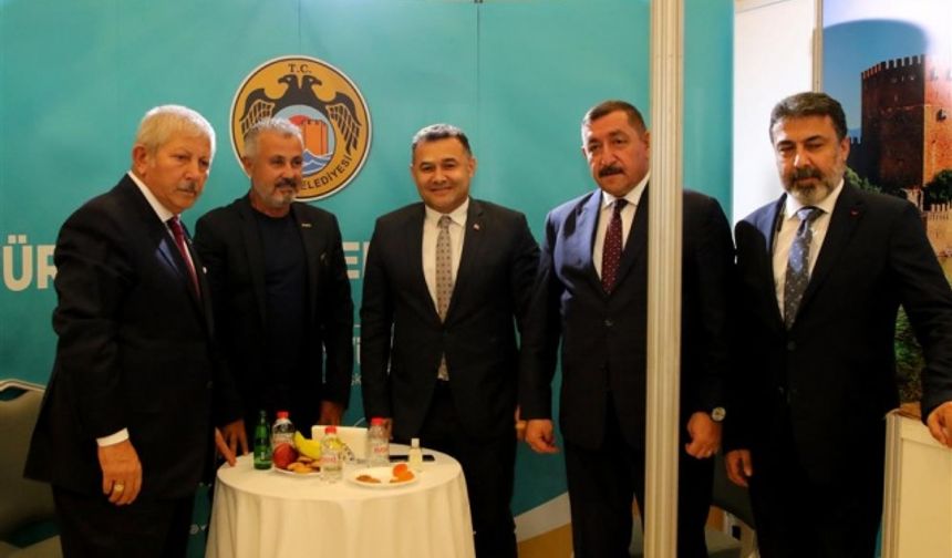 Zirvede, Alanya Belediyesi “En Başarılı Belediye” dalında ödüle layık görüldü. Zirvenin sonunda düzenlenen Golden City Awards 2021 Ödül töreninde Alanya Belediye Başkanı Adem Murat Yücel, “en başarılı ilçe belediyesi” ödülünü Kandilli Deprem Araştırma Enstitüsü Bölgesel Deprem-Tsunami İzleme ve Değerlendirme Merkezi Müdürü Dr. Doğan Kalafat’ın elinden aldı.