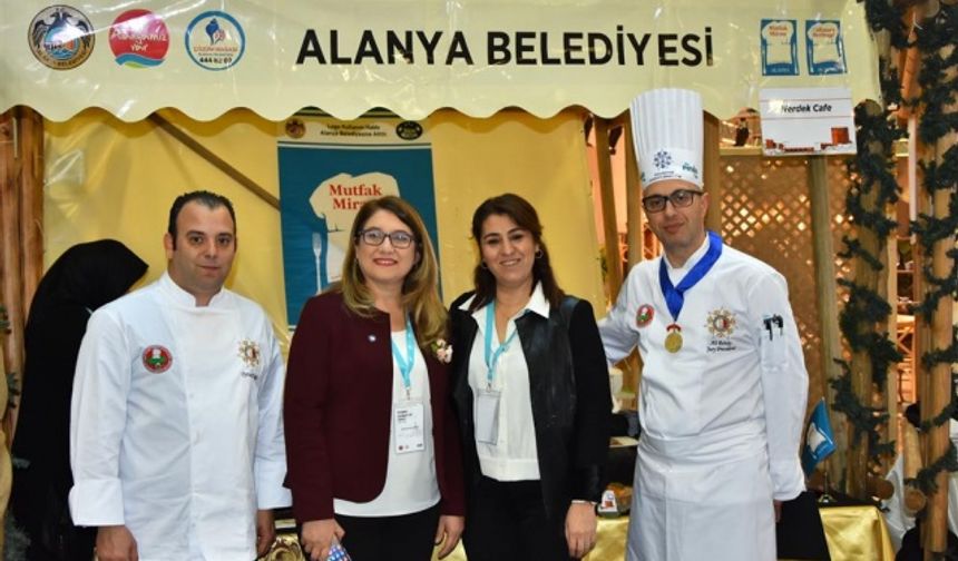 Uluslararası bir ağ olan ve Türkiye’deki öncülüğünü Alanya Belediyesi’nin sürdürdüğü ‘Mutfak Mirası Culinary Heritage’ sistemi ile ilgili çalışmalar devam ediyor. Temel amacı sisteme katılan şehirlerin mutfak kültürlerini ve yöresel gıda ürünlerini, yerel işletmeler ve üreticiler vasıtasıyla etkin ve doğru tanıtmak olan bu bölgesel gastronomi ağında, 13 farklı ülkeden 46 şehir yer alıyor. Turizmde sürdürülebilirlik bağlamında gastronomi unsurlarını kullanmayı hedefleyen ve başaran Alanya adına bu ağın lisans sahibi olan Alanya Belediyesi, Mutfak Mirası Alanya üyeleri ile birlikte fuar alanında yerini aldı.