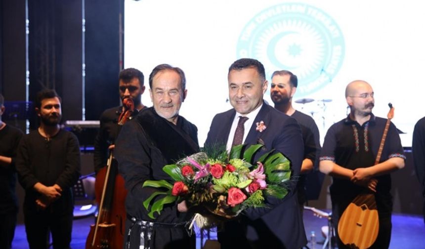 Alanya Uluslararası Turizm ve Sanat Festivali ilk gününde muhteşem konserlere ev sahipliği yaptı. İlk olarak sahneye Türk Dünyasının en sevilen müzisyenlerinden Arslanbek Sultanbekov çıktı.