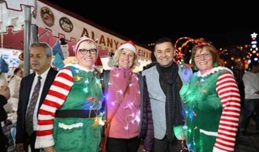 Alanya noel pazarı büyük ilgi gördü