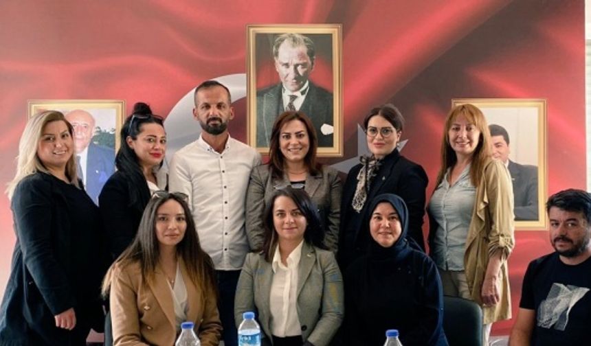 Demokrat Parti Alanya İlçe :Başkanı Hilmi Lök, Kadın Kolları Genel Başkan Fatma Yavuz ve heyetini ağırladı