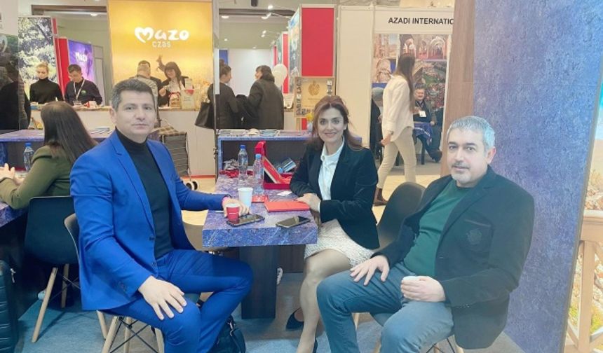 Alanya Turizm Tanıtma Vakfı olarak Polonya&#039;nın başkenti Varşova&#039;da düzenlenen turizm Fuarı&#039;na katıldık. Polonya; Rusya, Almanya ve İngiltere’den sonra Antalya’ya en çok turist gönderen ülkeler arasında 2022 yılında 757 bin kişi ile 4’üncü sırada yer aldı. 38 milyon nüfusa sahip olan Polonya’da her yıl yaklaşık 5 milyon kişi tatile çıkıyor. 2022 yılında Polonya’dan Türkiye’ye gelen kişi sayısı 1 milyon 136 bin kişi olmuş.