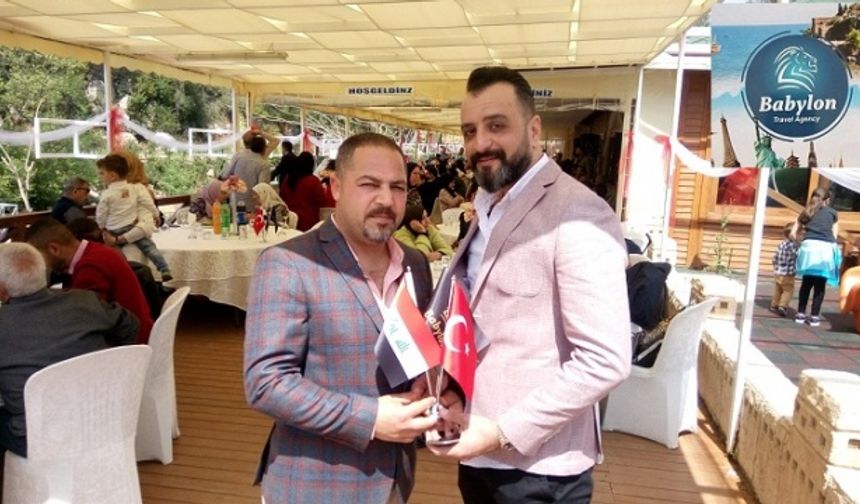 Hussein Al-Azzawi ve Engin Sözer&#039;i ortaklığında geçen yıl kurulan Babylon turizm acentesi müşterilerine unutulmaz bir parti düzenledi.